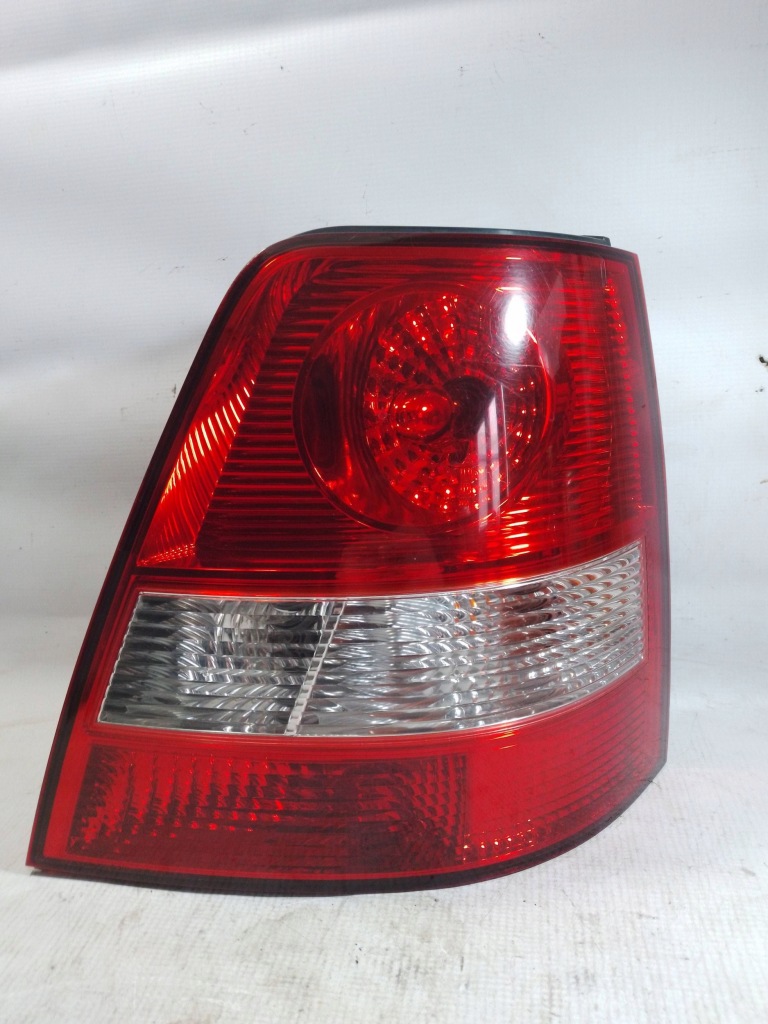 Купить Фара задняя правая kia sorento 1 92402-3e0 and/3/r3
