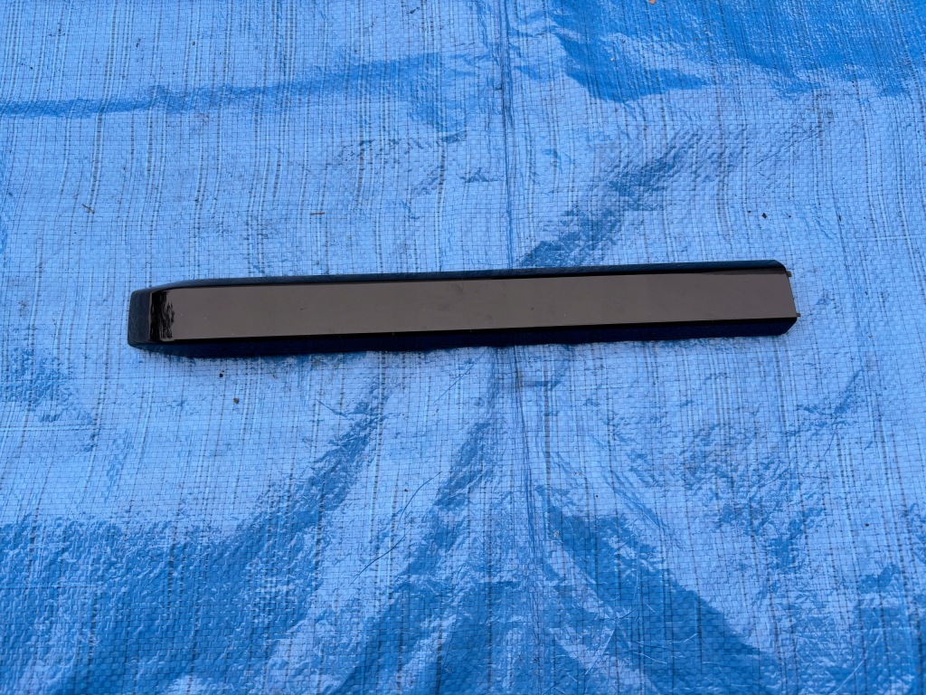 фото №1, Peugeot 2008 lift накладка рейлинг левая czarna