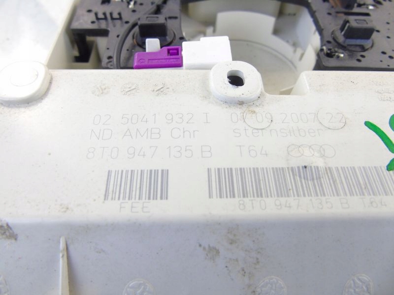 фото №4, Audi a5 8t лампа кабины 8t0947135b салона