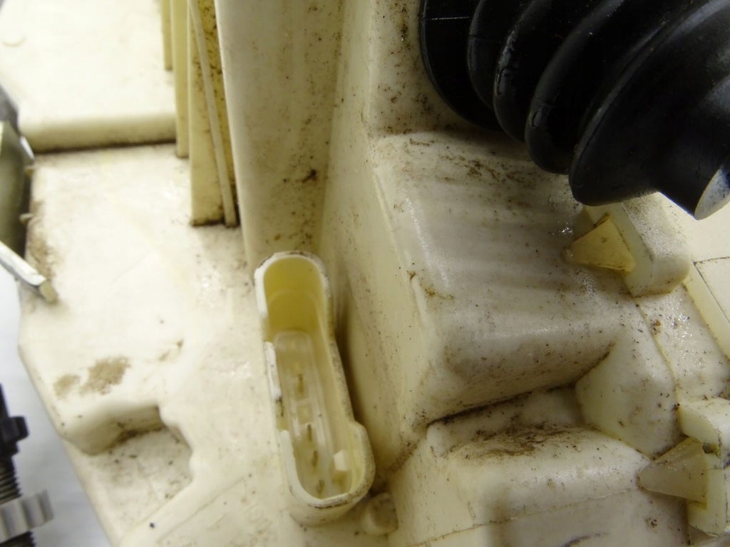 Купити Замок двері лівий задній mercedes w221 a2217302735