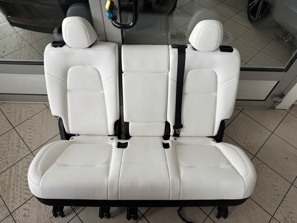 фото №1, Tesla model y 20- заднее сиденье задняя задняя белый кожа