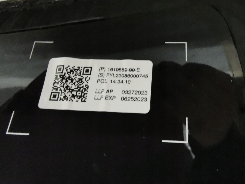 Стекло лобовое передняя tesla y с Разборки