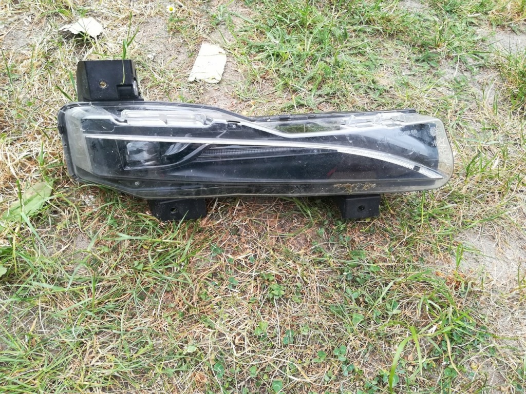 фото №1, Tesla s plaid протитуманна фара led drl правий оригінал 1649248-00-c