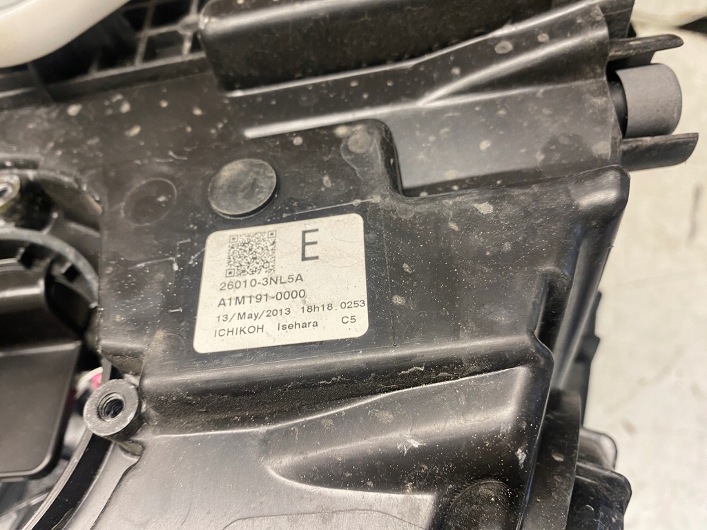 фото №10, Nissan leaf i лампа права led 26010-3nl5a eu