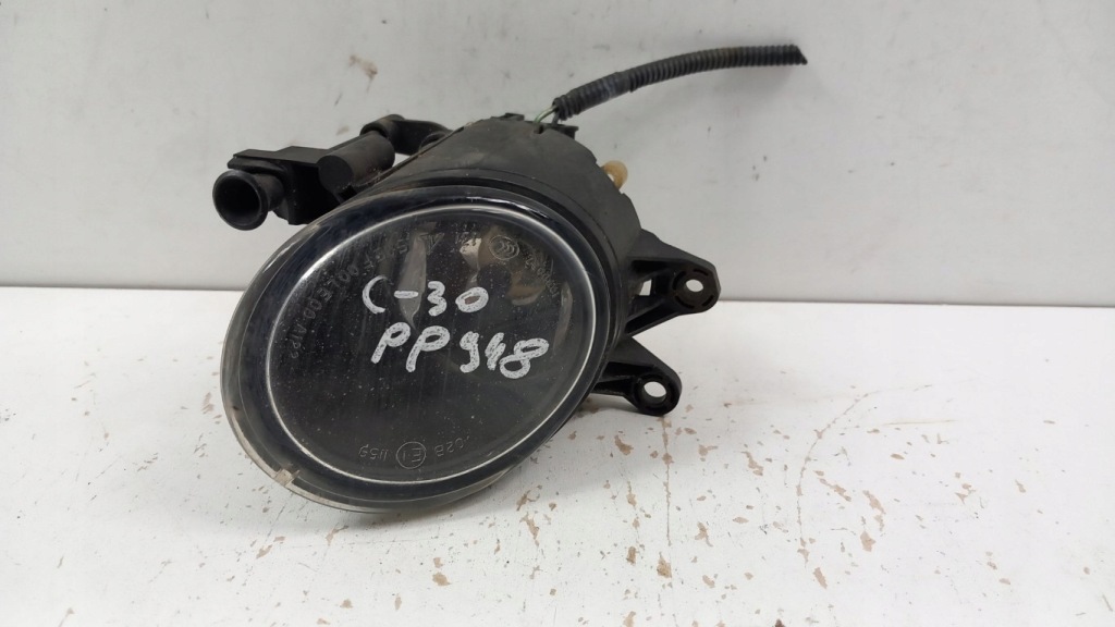 Купить Volvo c30 противотуманная фара правый