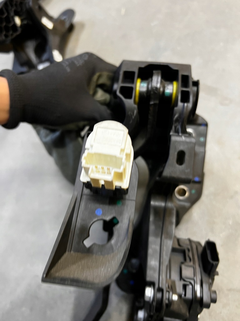 фото №7, Педали тормоза газа сцепления механическая коробка передач dacia duster ii 2