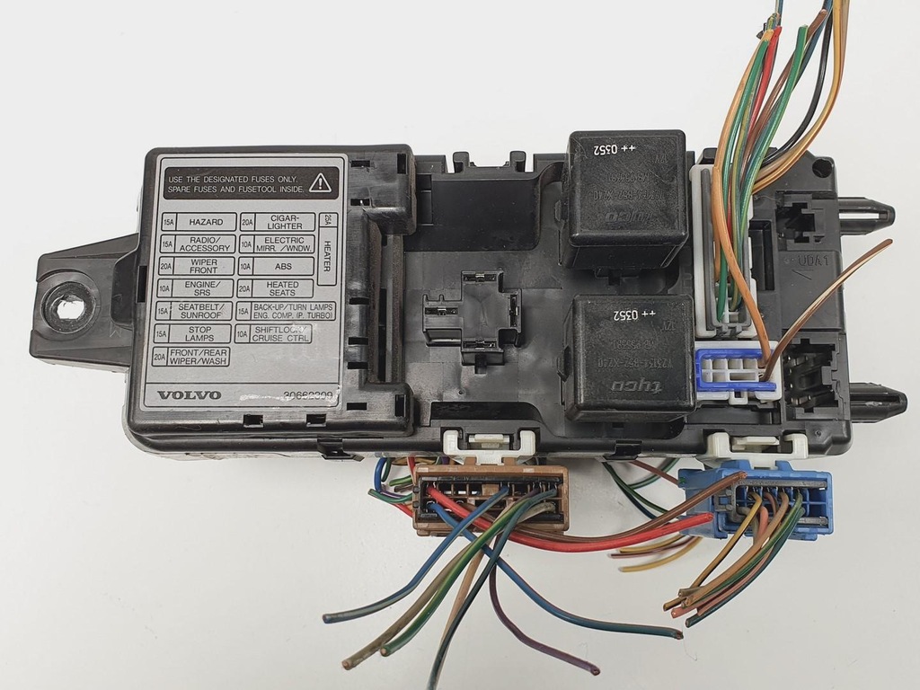 фото №1, Коробка предохранителей volvo v40 i 1.8