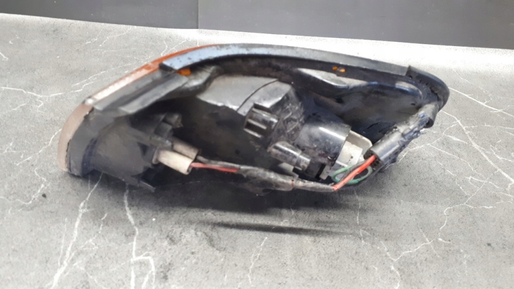 210-61301 поворотник правый mazda 323 Доставка