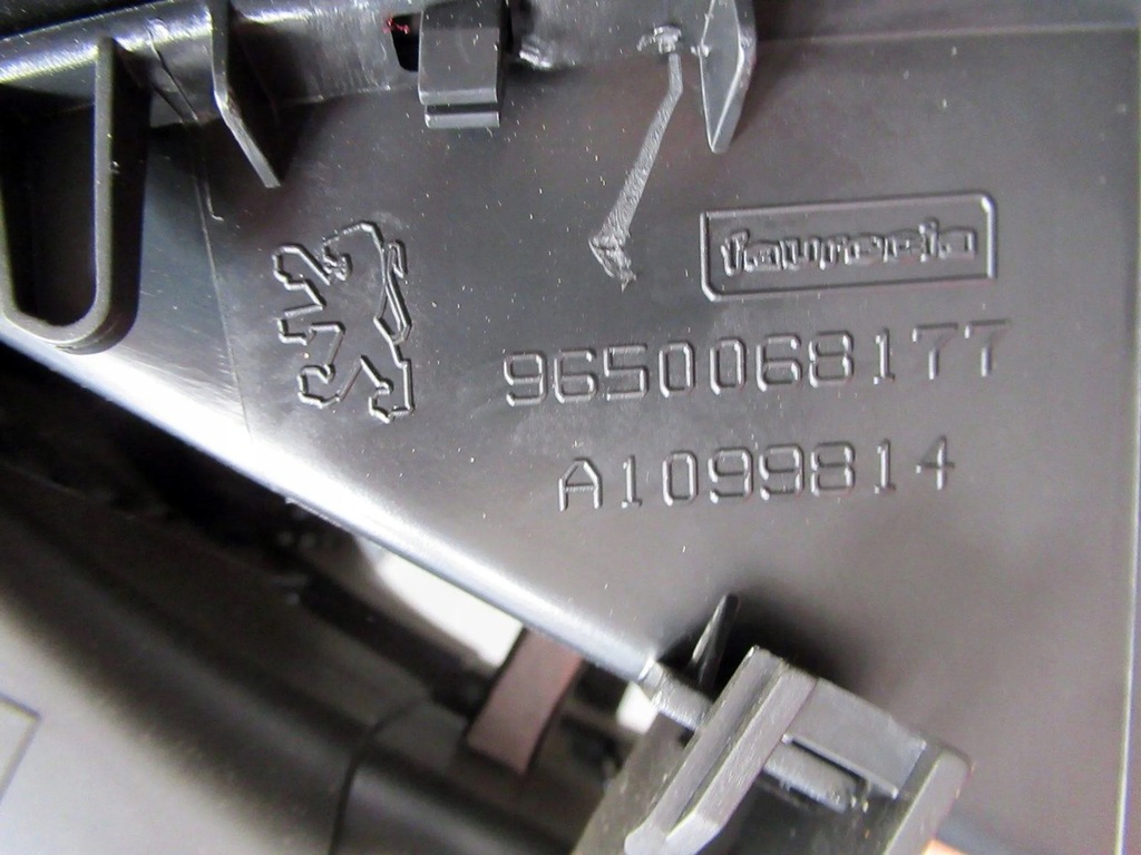 фото №6, Peugeot 207 панель средний решётки обдув