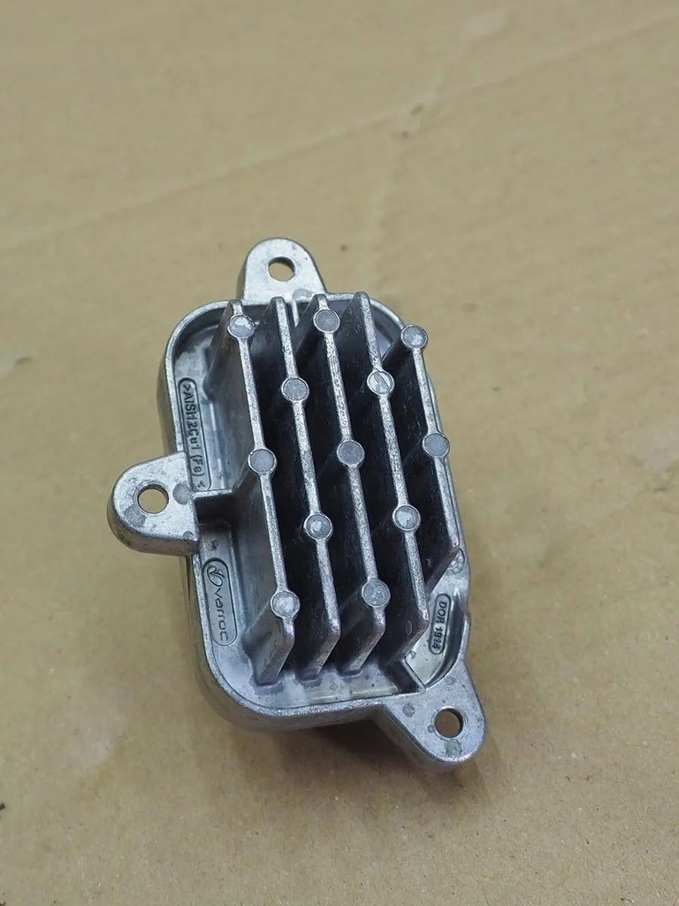 фото №1, Skoda kodiaq lift левый поворотник модуль led