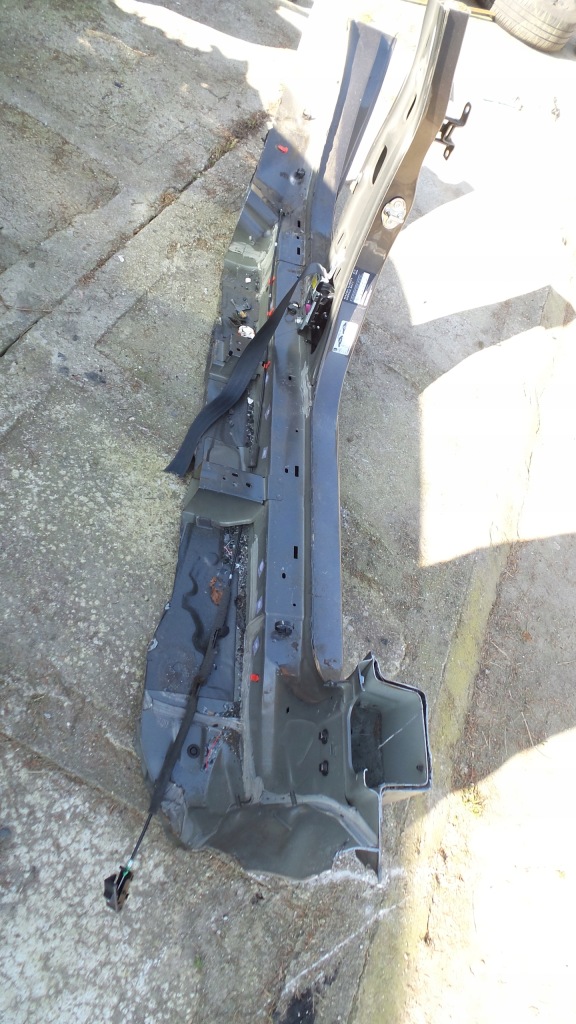 Поріг лівий mazda 3 3 2018 рестайлінг  хетчбек стійку  42s Київ