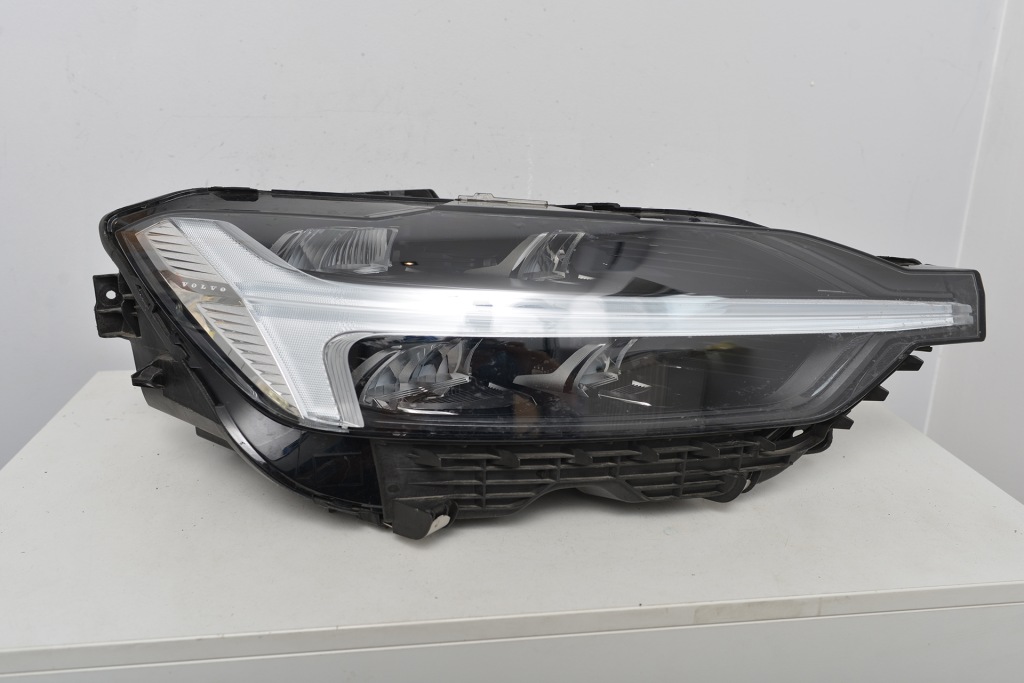 Купить Volvo xc60 2 рестайлинг  фара правый  перед full led 32404710 европа