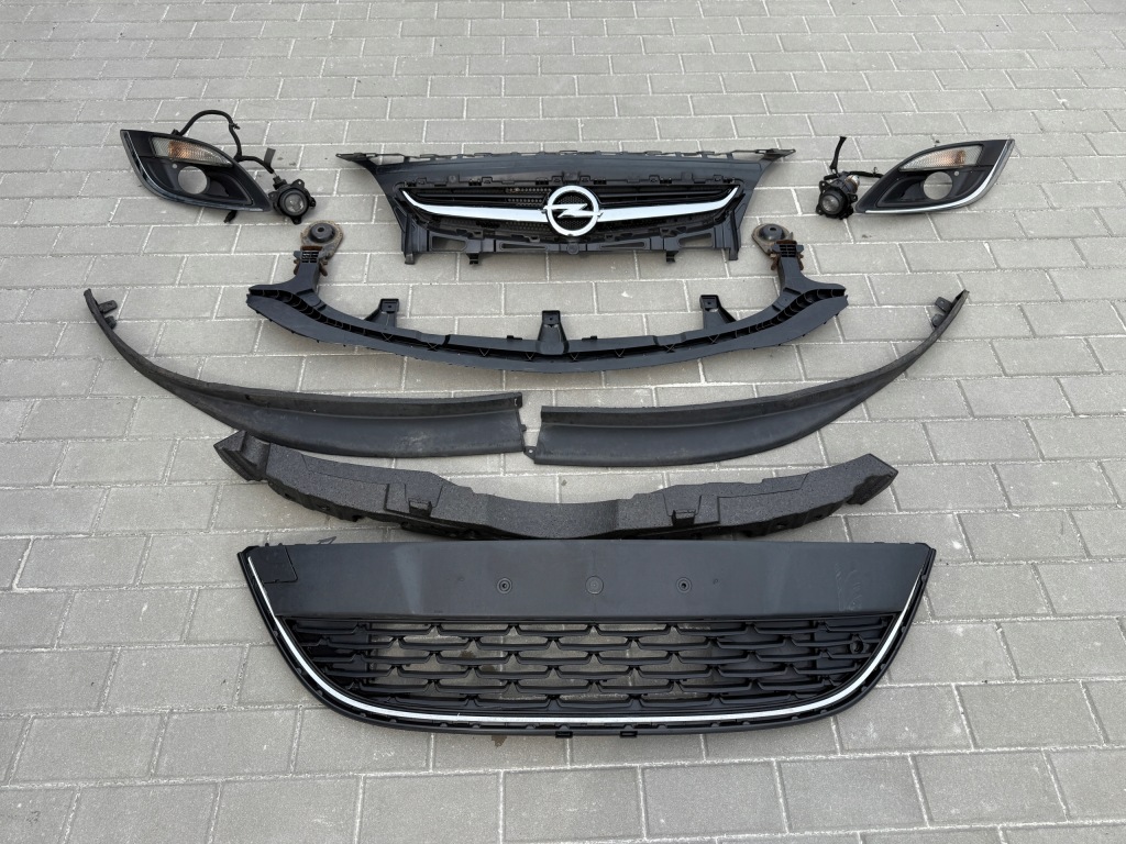 Решётка бампера перед средняя opel astra j iv рестайлинг  13368664 13381812 Цена