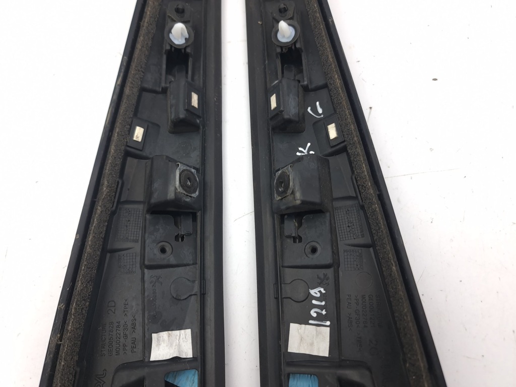 фото №12, Peugeot 2008 ii 2021 молдинг стекло задний 9826305280