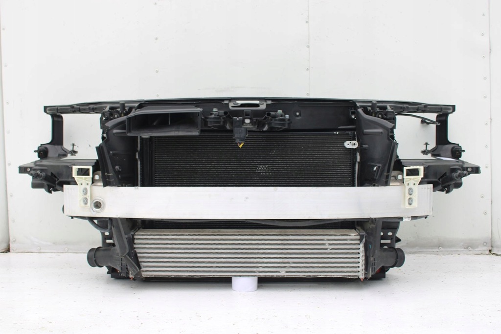 Audi a8 4h рестайлинг  перед matrix капот крылья бампер ремень передний лампы усилитель Киев