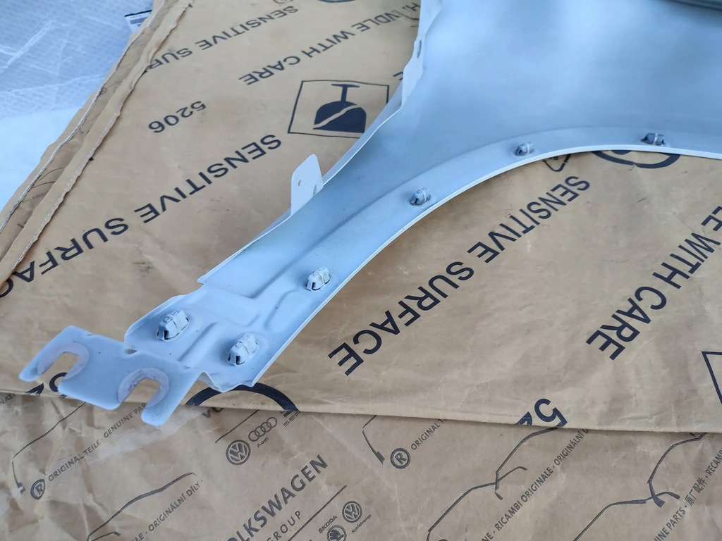 фото №11, Крила лівий перед передній значок mercedes-benz eqa 2021 a2478811100