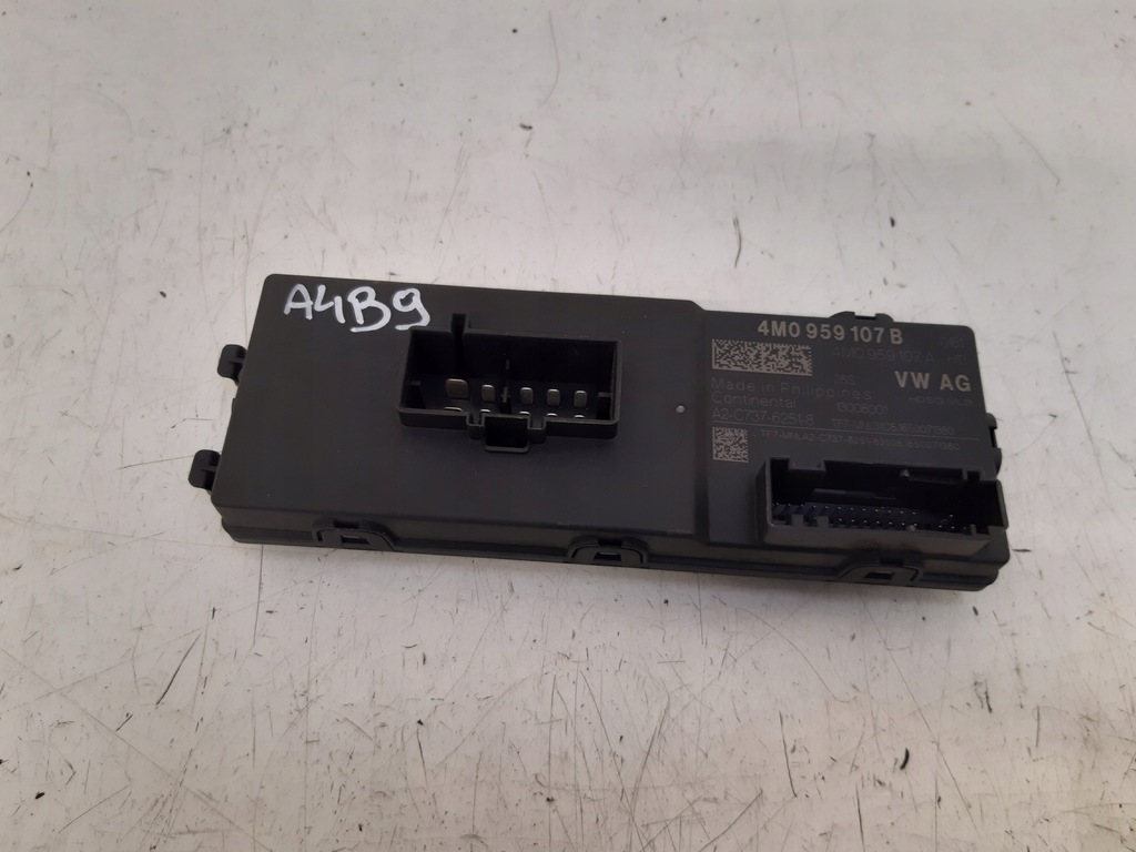 фото №1, Модуль крышки 4m0959107b audi a4 b9