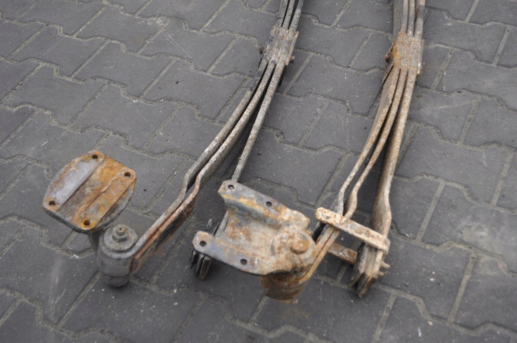 фото №4, Nissan cabstar 2,7 td 8v щетки задняя