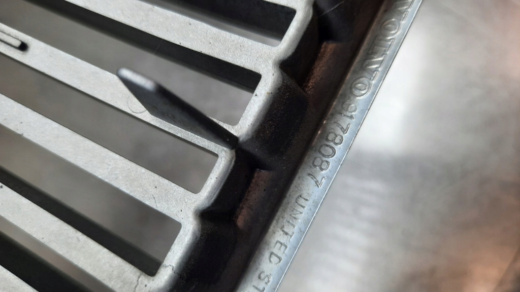 фото №15, Решётка радиатора решётка радиатора 9178087 volvo s80 98-06r