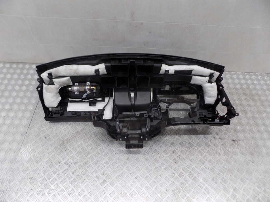 фото №10, Infiniti q30 консоль приборная панель ремни подушки безопасности nieregenerowana