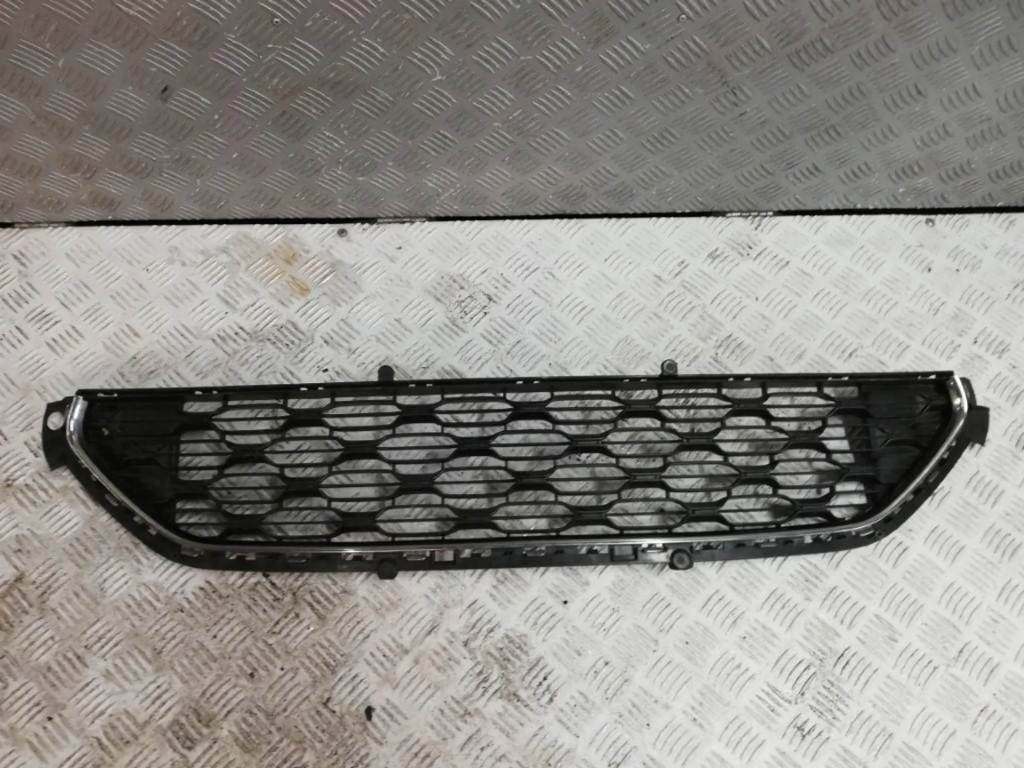 Купить Citroen c3 lift 12- решётка бампера перед