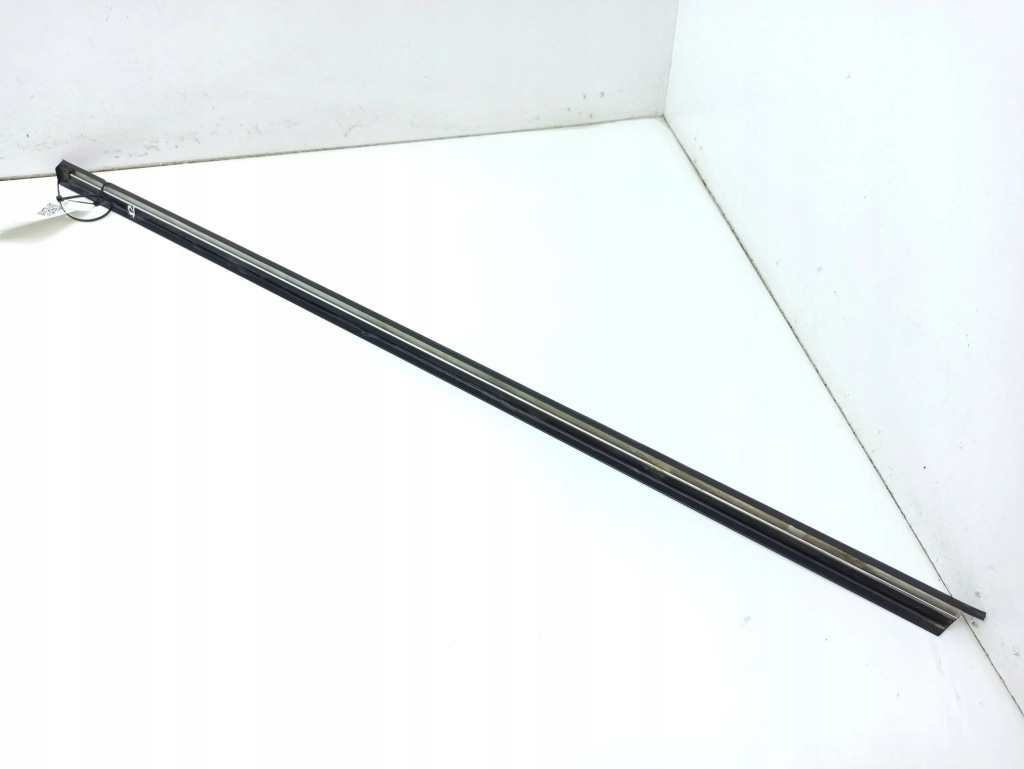 фото №6, Молдинг стекло coupe правая сторона mercedes-benz clk a209 c209