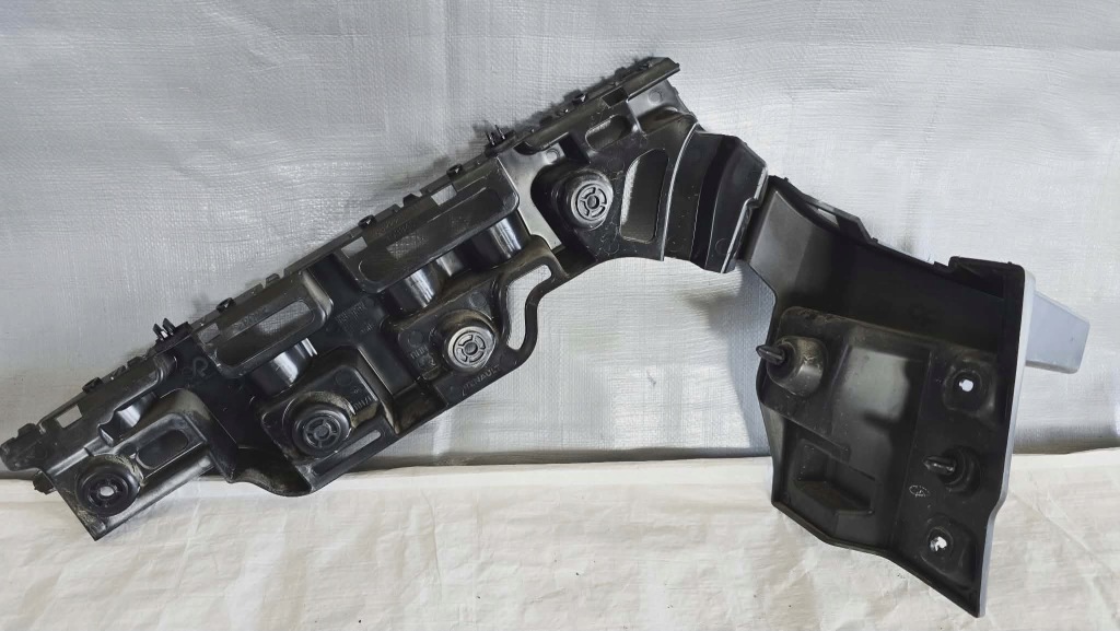 фото №1, Направляющая бампера задняя правый renault espace vi 852220551r 850442149r