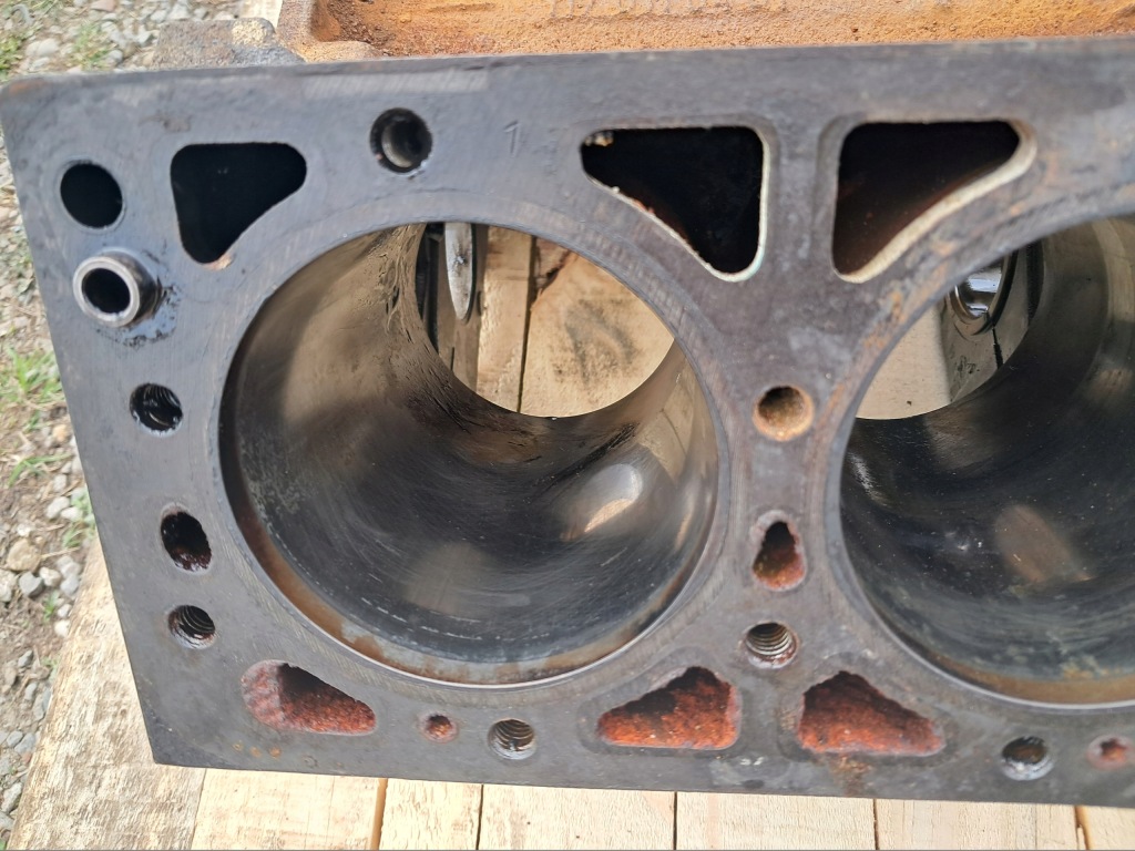 Блок двигателя mercedes 107 sl slc 450 117,982 1170110401 Киев