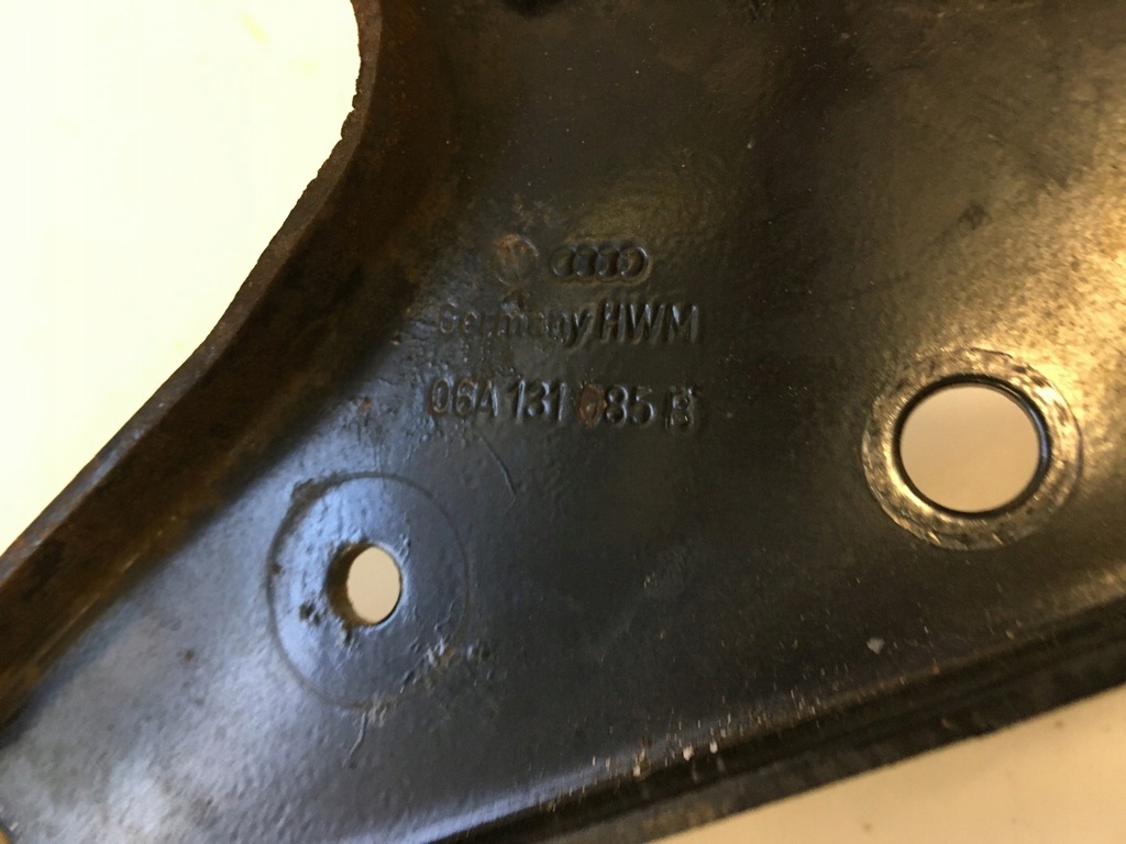 фото №10, Кронштейн насоса vw new beetle i audi 06a131085b