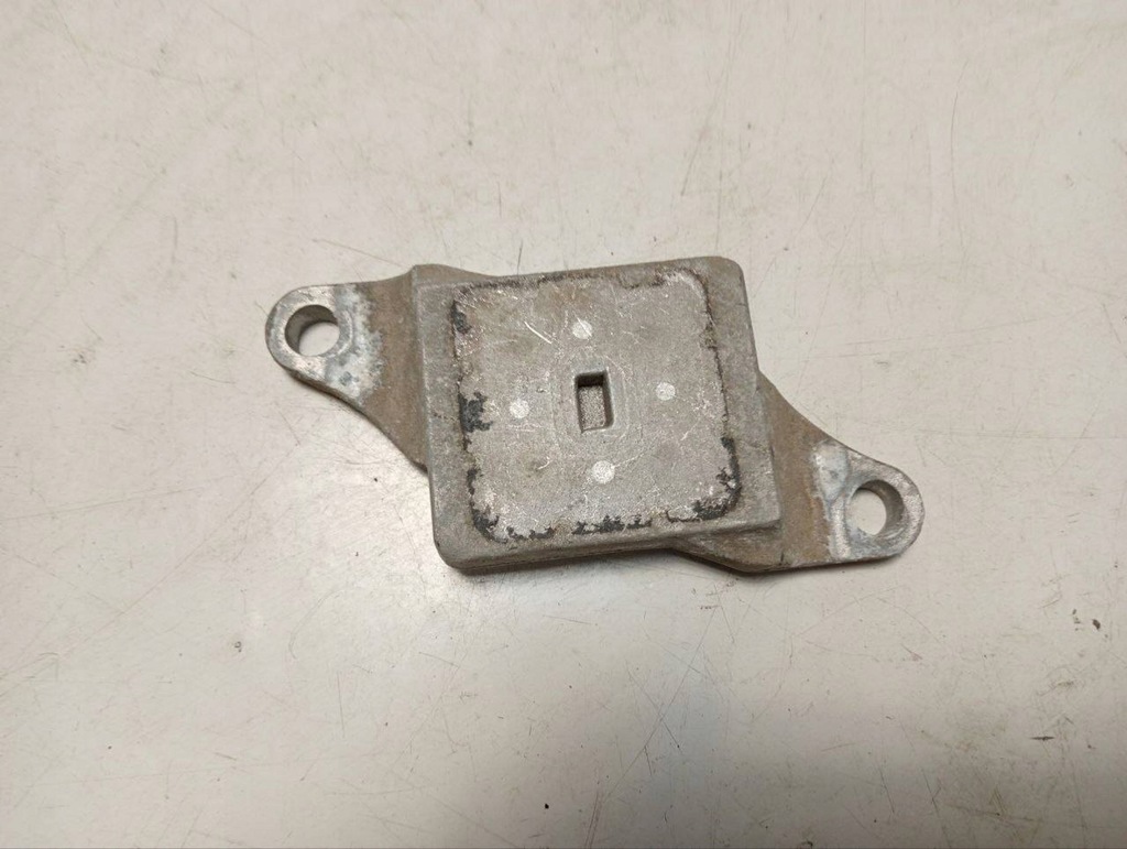 фото №1, Volvo 31681177 кронштейн rysora правый xc90