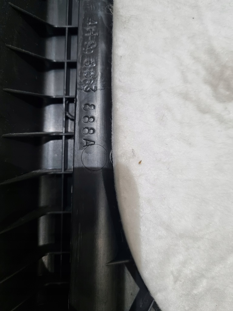 фото №13, Audi a6 c6 kombi оббивка багажника ліва права