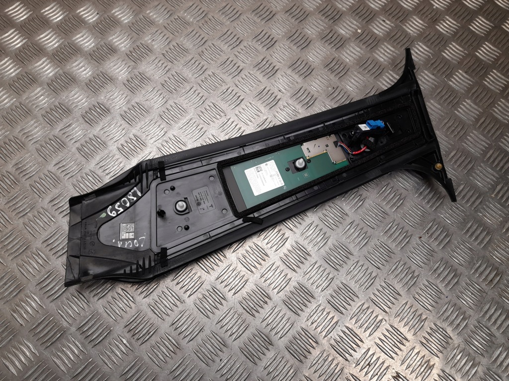 Кришка kolumny-b tesla model y 2022 з лівий 162563800b в Україні