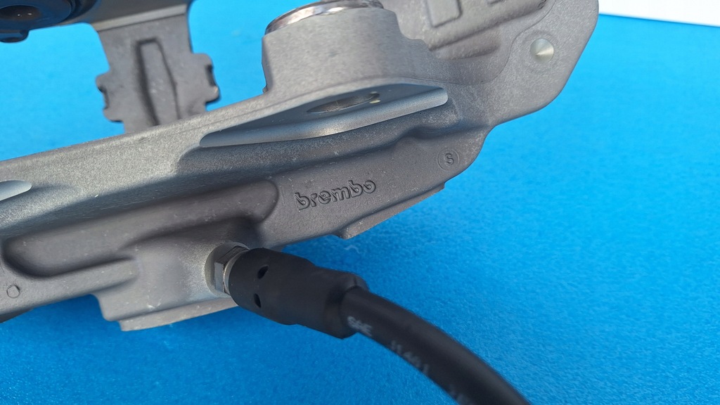 фото №8, Mercedes eqs v297 суппорт тормозной правый передний