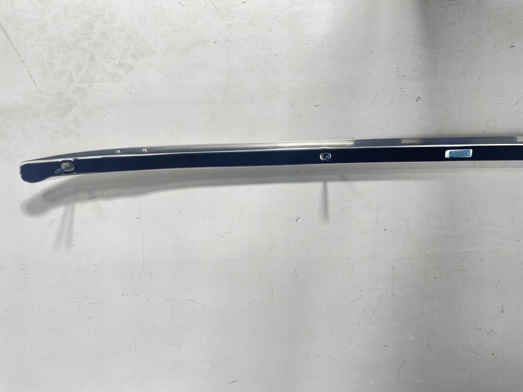 Рейлинг крышный правый  хром оригинальный номер audi a3 8p4860022n2zz Оригинал