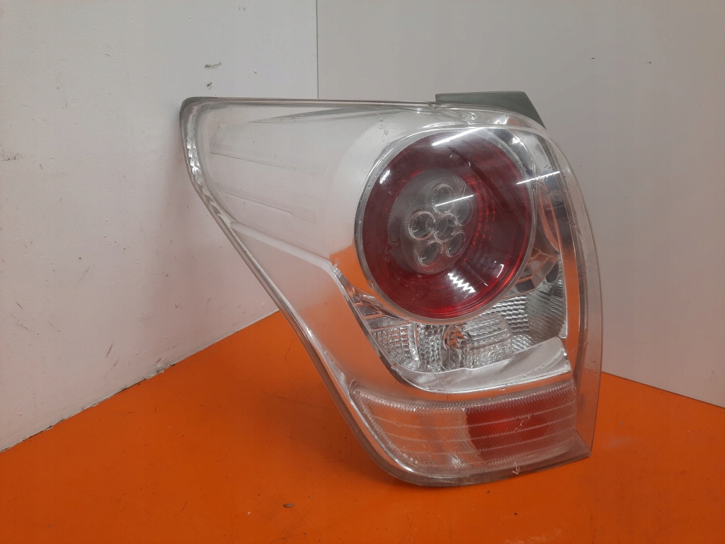 фото №1, Toyota verso 09-18 лампа задняя левая наружная задняя 81560-0f090