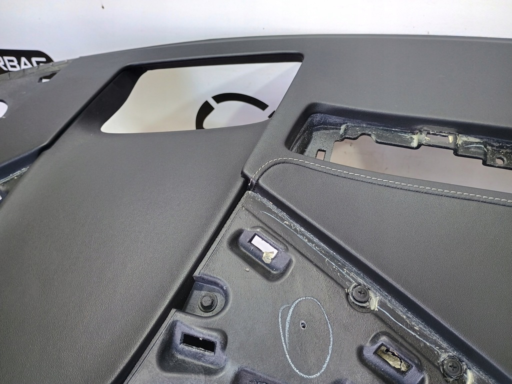 фото №5, Chevrolet corvette c7 шкіра панель приладів консоль подушка безпеки подушки безпеки ремені ремонт