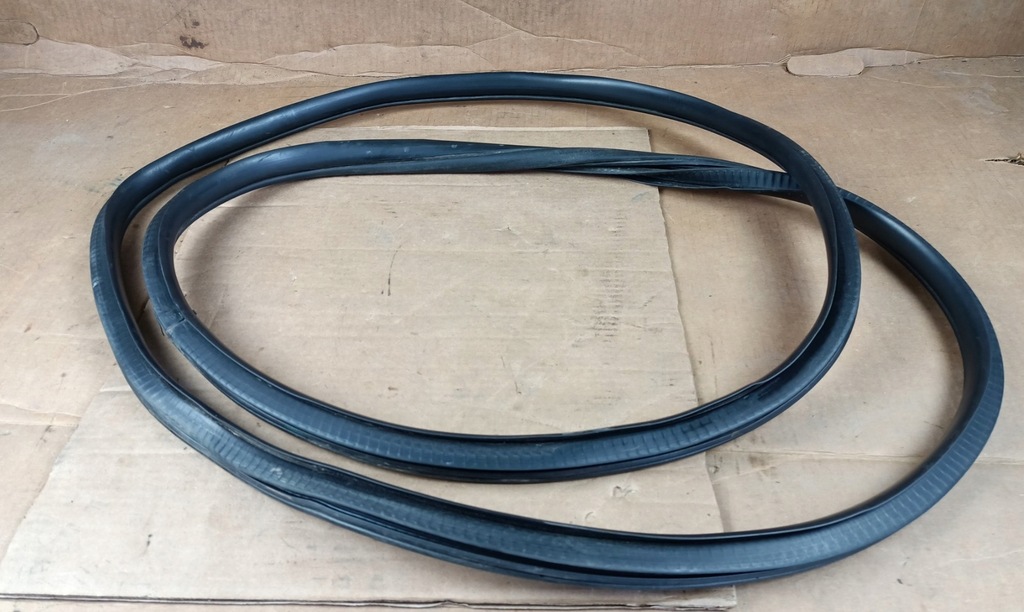 фото №1, Прокладка дверь r задняя dodge durango 2011+