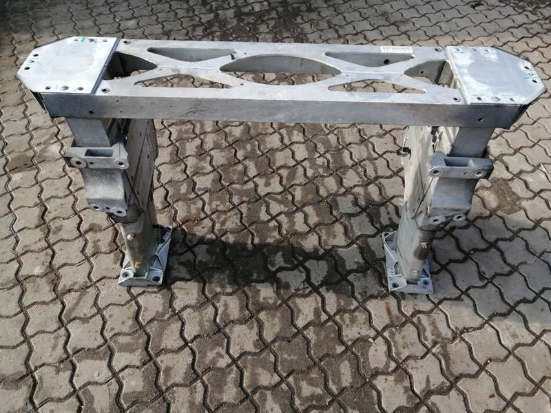 фото №1, Aston martin vantage v8 передняя часть end clip 9g33-lsa01aa lock beam накладка