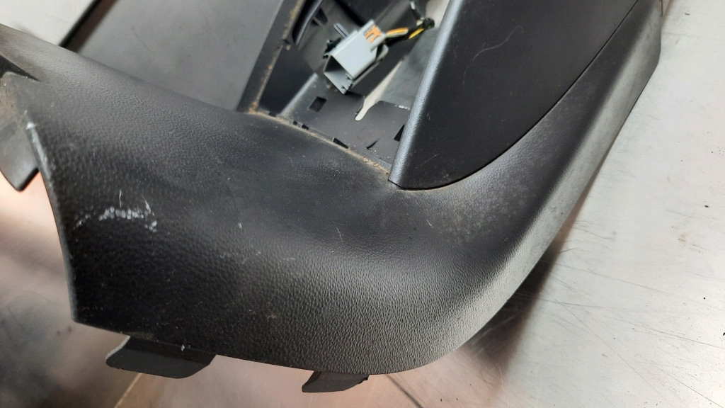 фото №10, Подлокотник туннель средний volvo v50 2.0 hdi 04r