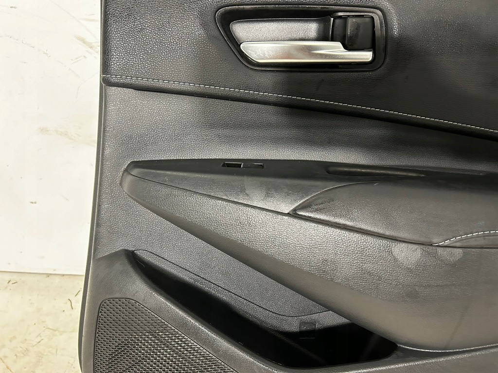 фото №7, Corolla e21 kombi обшивка оббивка двері задніх правий задня шкіра з led