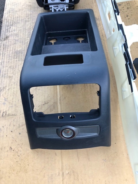 фото №5, Audi a6 c6 підлокітник кронштейн корпус