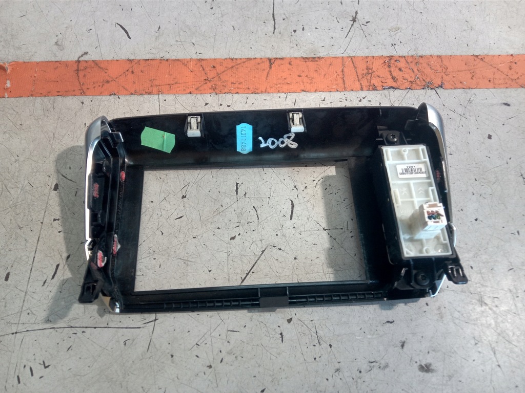 фото №2, Peugeot 2008 рамка радио дисплея