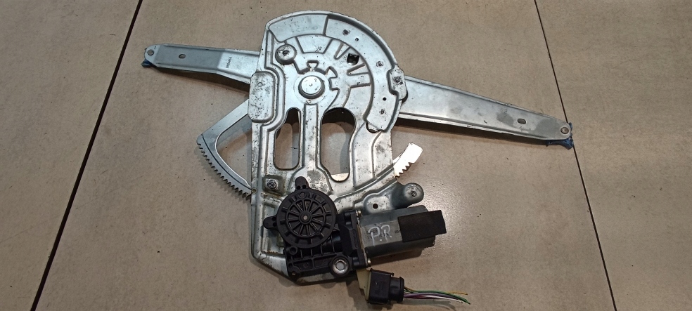 фото №8, Подъемник стекло правый перед volvo s60 i 2.4 d5