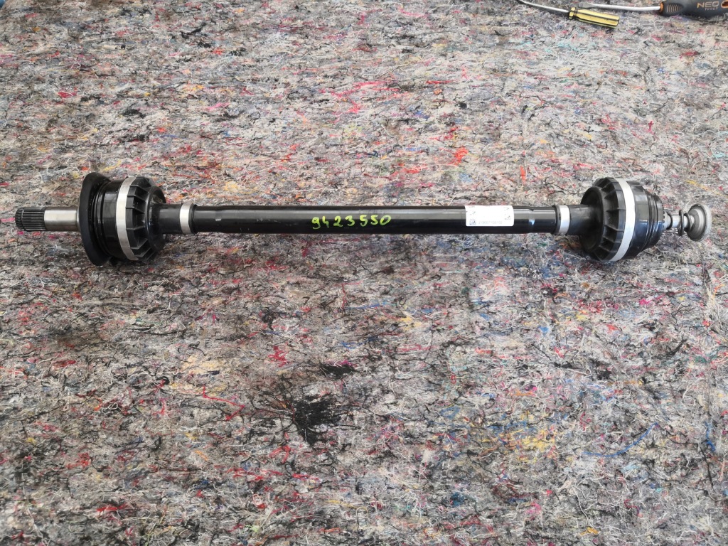 фото №1, Приводной вал правый задняя bmw g20 330e 9423550