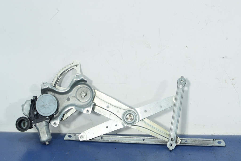 фото №3, Lexus ct200h подъемник передний левый