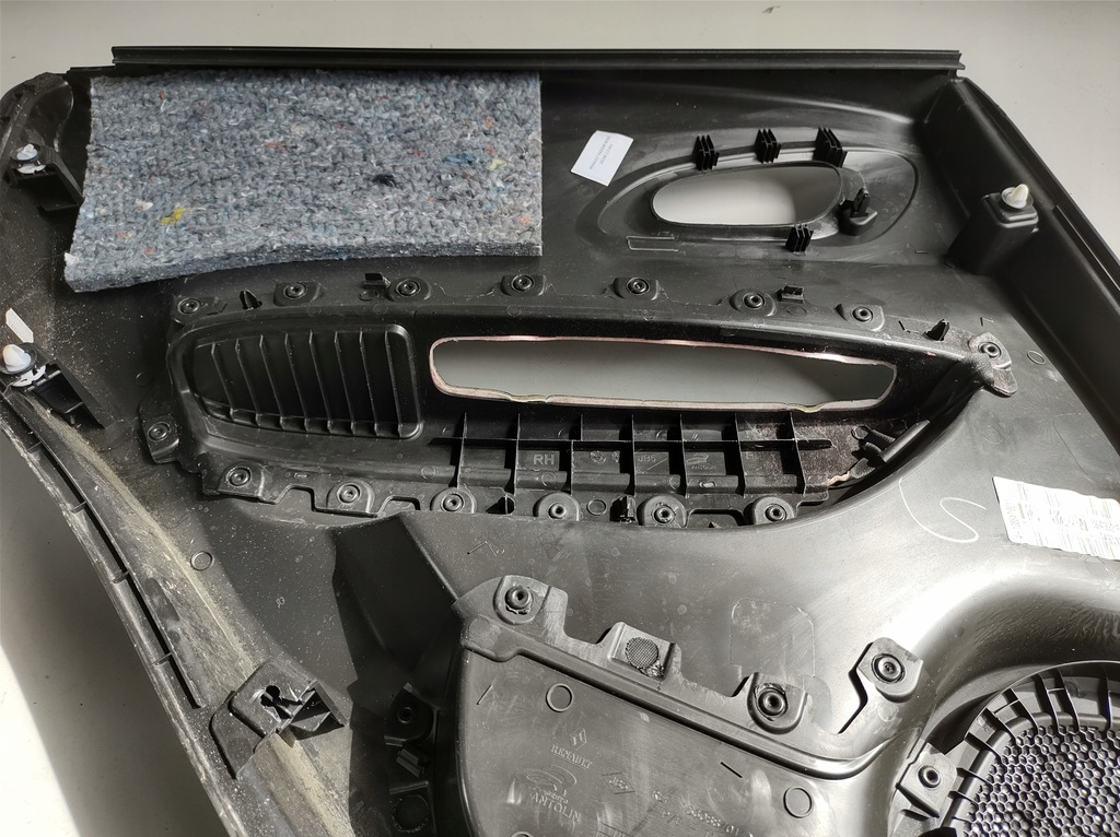 фото №11, Renault kadjar обивка обшивка дверь bose