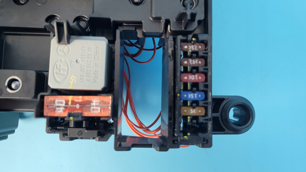 фото №13, Mercedes x247 glb 200 23r коробка предохранителей a1779061102