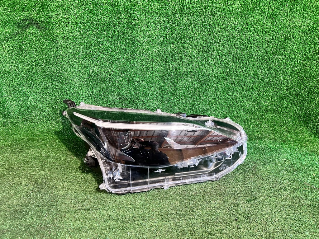 фото №1, Фара правый toyota yaris cross обычная