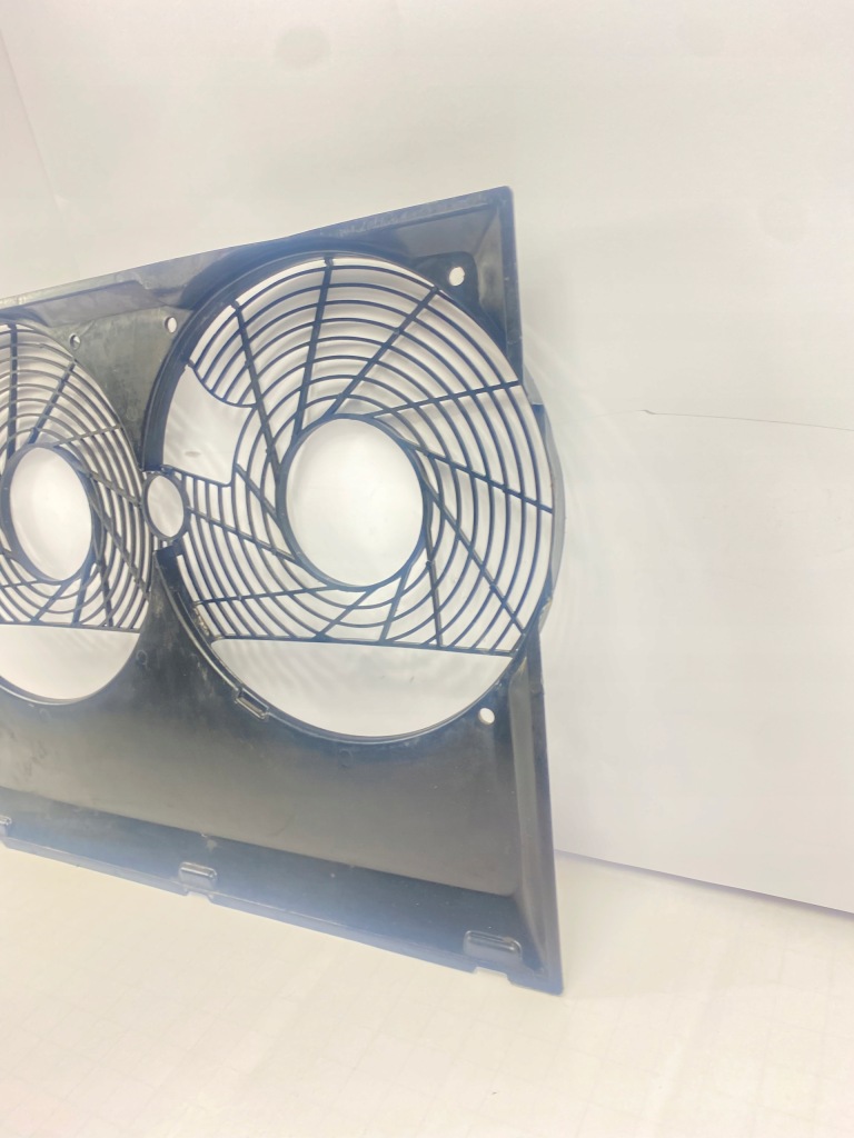 Захист вентиляторів радіатора mercedes w124 e280 e320 300e-24 300e 260e Оригінал