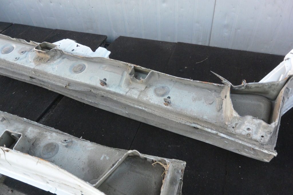 фото №16, Поріг правий лівий lr9a audi q7 4l